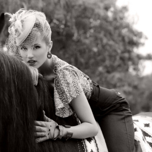 RazzyDazzily's profile picture. I saw the lanterns. It changed me into knowing who I really am. Dangerous with a frying pan. #ED