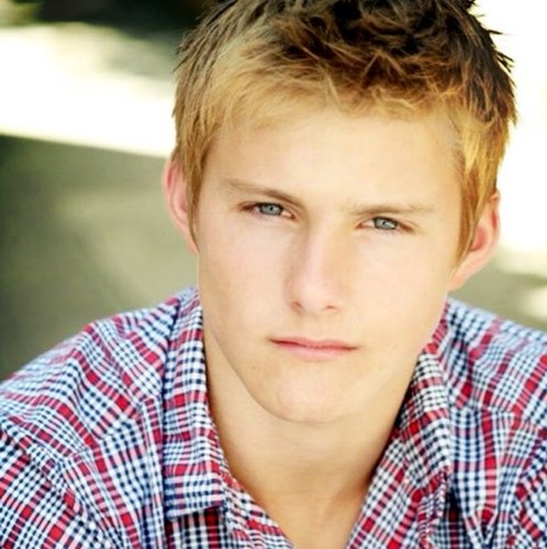 XanderURH's profile picture. I'm Alexander, but I go by Xander. I'm 18, I can show you a good time. I play Football and I love to go to parties and hang out with my friends. #Blondie