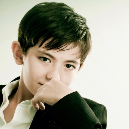 OwenAlbin's profile picture. Having fun singing, dancing, modeling and taking things apart.