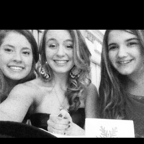 bell_rosee's profile picture. 