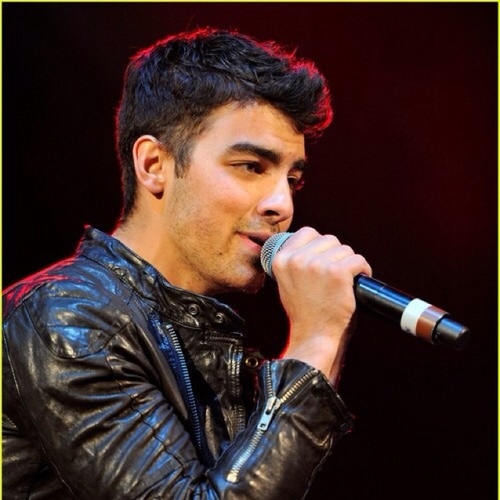 JoeyFucknas's profile picture. (This user does not exist)