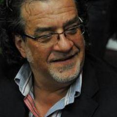 Commercialista, appassionato di rock, calcio, golf e ciclismo