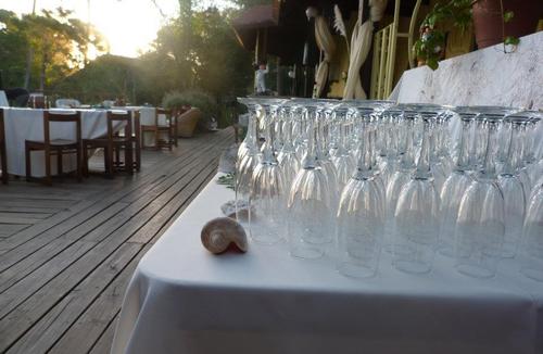 VARELA DEL PUERTO EVENTOS es una empresa dedicada al alquiler de insumos para eventos sociales y empresariales.