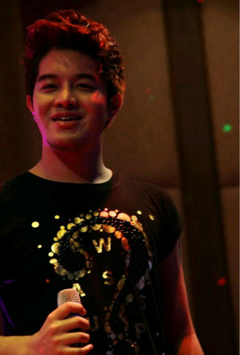 hi I'm first Smurf bot not real He is real @KONG_AF9 ;♥ My lady @iceaf9_bot ♥; ♬the first single ทำไมไม่พูดออกมา♪