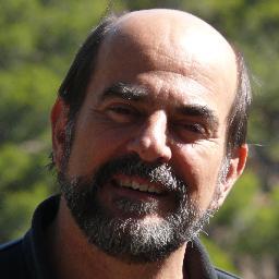 M'agrada tocar la guitarra i observar la natura. Defenso el riu Ter i que la gestió de l'aigua NO sigui un negoci.