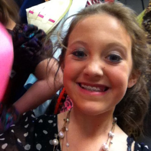 Hay i just met u and this is crazy but here's my bio so follow ➡me mabye I love singing,acting,dancing. besties 4 ever,Claire,caitlin