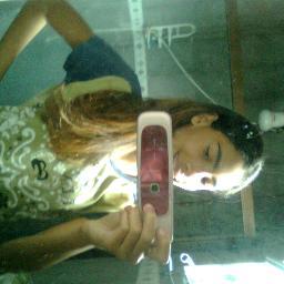 eu sou meninas carinhosa e linda Tenho 2 Subrinho e 1 filha Que Chamar Micaelly eles da Muito Trabalho Pra mim