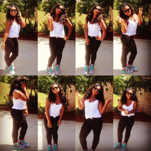 S.T.O.P Before you Follow me let me introduce myself My name is reginae carter Am the Daughter Of lil wayne, It's Team Nae& Lo and Team OMG
