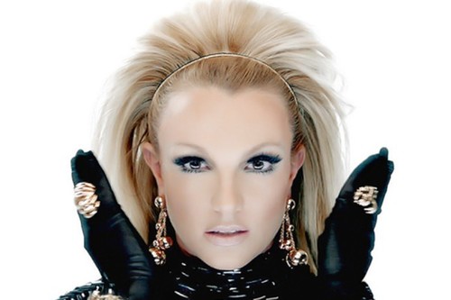 Soy Britney Perra! Tu papá tu hermano y tu perro,se masturban viendo mis fotos,Amo llorar en the x factor y No me casé por que soy muy sexy.