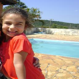 oi eu sou Gabriela Moura Leal e amo cantar danssar e ter seguidores e seguir eles se voceisme seguir eu sigo todos de volta