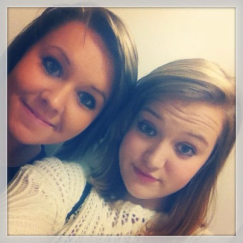 follow me and i follow you back(: xox