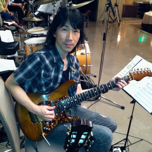 オールジャンル何でものギター弾きです🎸。「ラチエンボーイクラブwithかおリィまい」 「 ベリービンビン♂」で 活動してます♫