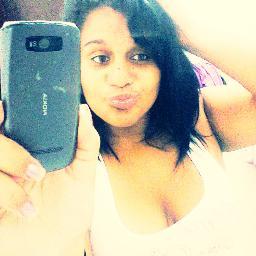 Tenho várias caras. Uma é quase bonita, outra é quase feia. Sou um o quê? Um quase tudo.
 http://t.co/7fZXNHKG