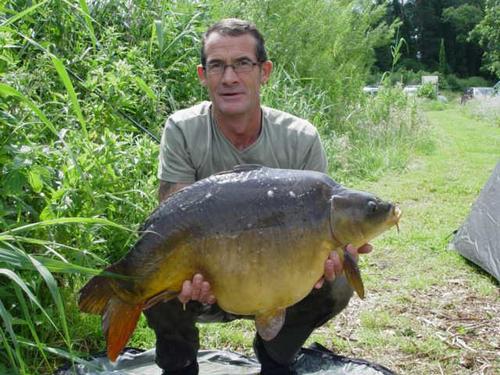 carp angler, 44yrs old, married to Denise, one daughter Abby