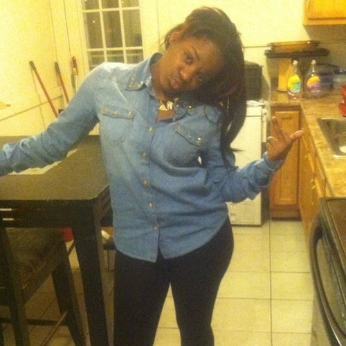 #Teambrownskin #teambestmommy #teamkidsfootlocler #iphone #abdulmarshallwifey # teambigbooty
