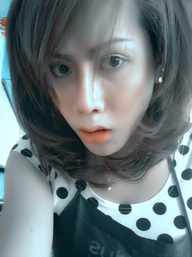 Max Professional makeup & hair Stylist.