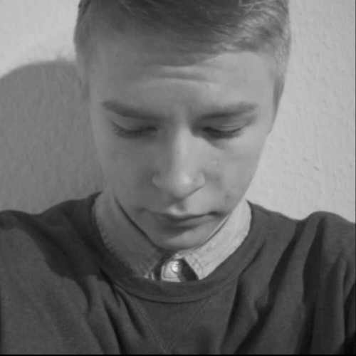 Me. Luca. 14 years. vegetarian. amateur photographer. from germany. Love to take pictures. ∞ visit my photo website!