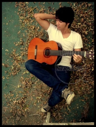 eksudhir's profile picture. जो कल था उसे भूल कर देखो...
जो आज है उसे जीकर देखो...
आने वाला पल खुद ही सँवर जाएगा...