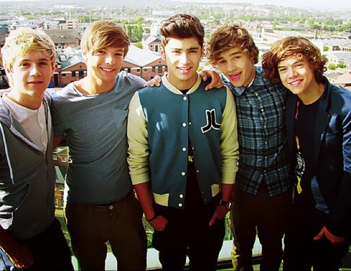 Hey babe Your beautiful! ❤ Follow me i follow back if you ask!