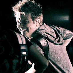 Preciso sempre do seu sorriso e do brilho dos seus olhos, pois são eles a base das minhas alegrias. Eu te amo, infinitamente além da vida! @micheltelo
