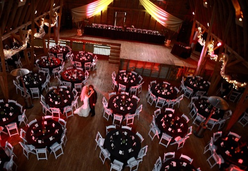 The Loft at Keith Farms has a beautiful outdoor setting for your ceremony and our stunning loft creates a gorgeous atmosphere for your reception.
