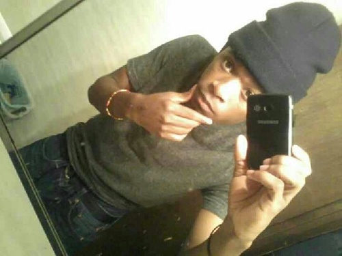 - ' just living life , trynaa get this money .. but turn that green button blue and follow me &' my twifey @iGorgeouss_Hoe ♥
