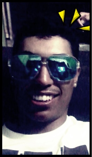 Sou um menino estrovertido q gosta de futebol, sou vida loka e gosto de funck