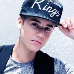 Waiting for one day for Justin 's follow me | Followed by @JustinCrew and @IslandRecords  and @BiebersCrewBR