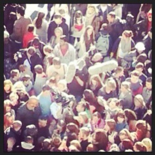 organised by @CallMeLauraaaa , on the 13-10-12 , a group of JLS fans in Dublin done a charity flashmob and got an amazing surprise ! :)
