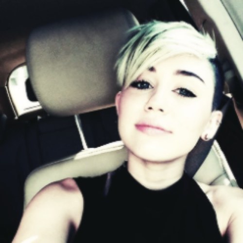 Respiro/Amo/Vivo @mileycyrus e @ ddlovato e n posso esquecer da minha linda @bigtimediley
