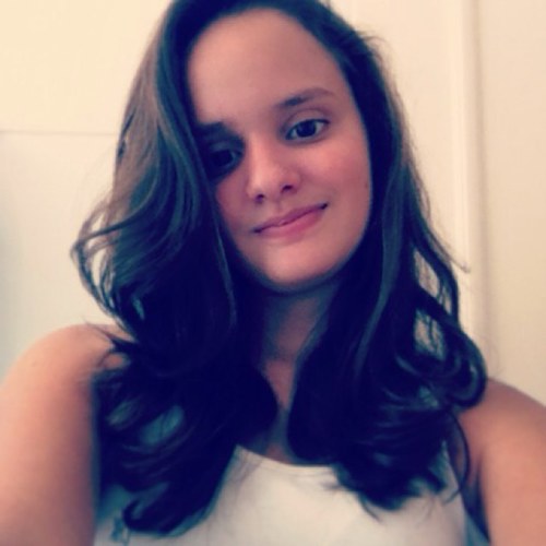 Não sou fria, sou cuidadosa. Não sou grossa, apenas falo a verdade. Não sou metida, tenho amor próprio.Não sou difício sou seletiva.