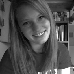 smith_courtneyy's profile picture. People should believe in miracles.