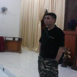 Imajinasi lebih penting daripada pengetahuan.