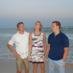 UDDavis's profile picture. only thing he loves more than his GF hannah is America and bacon