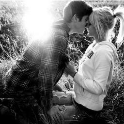 La verdad es que nunca dejamos de amar a alguien, solo aprendemos a vivir sin esa persona.Si queres leer buenos tweets seguime ♥