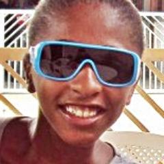 Sou chata, ignorante, preguiçosa, possessiva, folgada, idiota, ciumenta, 17 anos, virginiana . futebol & narguile .Follow - me ?