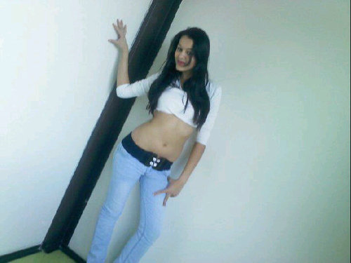 I'm single age 20 and if you think I'm your type of girl then follow me thank you
