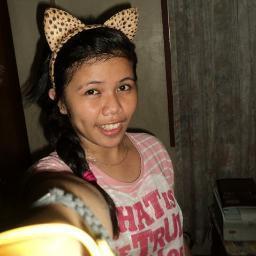 heeya ! guys . my name is marchie ! 16 years of age living & young .. so tweet me ? i wont bite i just eat snacks .