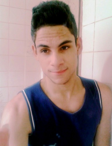 ''Críticas não me rebaixam, elogios não me exaltam, sou o que sou e não o pensam de mim.''