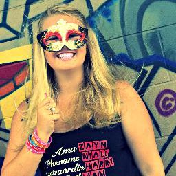 Niallerr_Horan's profile picture. Torn is our anthem, Simon Cowell is our president... IG: FanGirlDesigns :) I design shirts for fangirls!! #Directioner || Emma tweeted ||