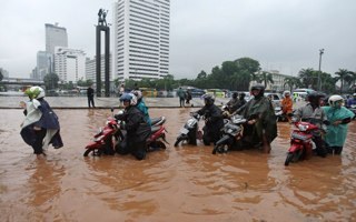 Tinggal di Kota Banjir Jakarta.
