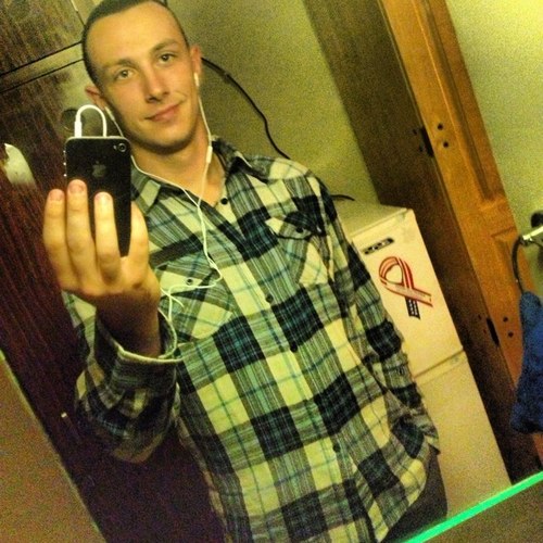 wuddup. im a marine im content with life and love what i do. love to kick it an have fun hit it up