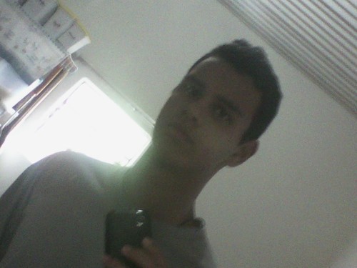 Sou legal com todo mundo e gosto daqueles que me fazem feliz.....