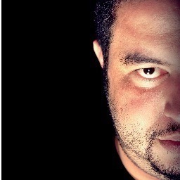 Músico, professor de baixo elétrico, baixista da Banda SupraSumo
