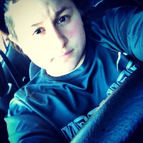 Softball. #Sophmore #College. #Taken. 020412|3 #Aries 
Outgoing and fun.