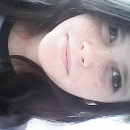 Leonina,feliz,Fanática por Rebelde,Diferente,chata,querida,baixinha.  (: