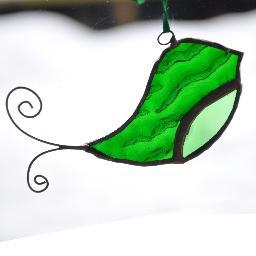 Glass Enthusiast, Craft Junkie, Animal Lover, Random Fact Fanatic Check out my blog @
http://t.co/kRf6Tcqz76