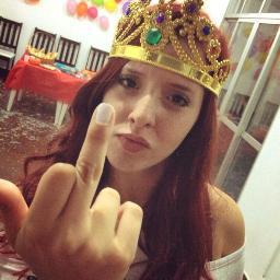 Atriz, Taurina, Botafoguense e Chocólatra. ;*