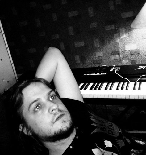 *Producer/Songwriter*
Clients include -
UMG, Warner, Sony/RCA, SyCo Music