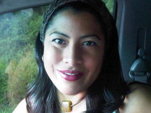 Sembrada en Venezuela, felizmente casada, orgullosa madre de 2 tesoros y apasionada por mi profesión...Agradecida con Dios